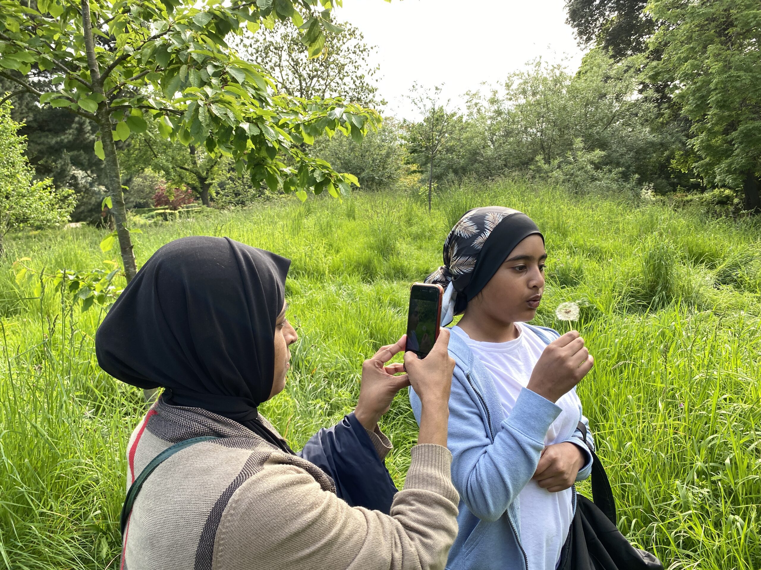 photo-workshop-for-young-people-mindful-photo-lab-Victoria-park